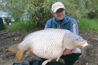 Naša najťažšia ryba s hmotnosťou nad 15 kg na Pečeň-Scopex. Obrovská radosť po návale pleskáčov.