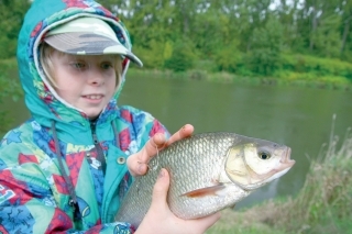 Miriam Nemcová z Dubovian, najmladšia účastníčka seriálu KINDER FEEDER TOUR 2013.