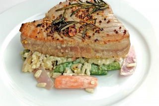 Recept - steak z tuniaka na zeleninovom rizote