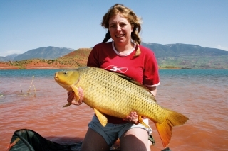 Vysmiata Radka s pekným šupináčom na vysoko atraktívne Carp Candy.