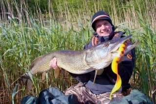 Henrik S Lund so šťukou ulovenou na Savage Gear Real Eel.