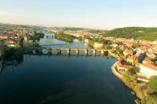 Karlov most z vtáčej perspektívy.